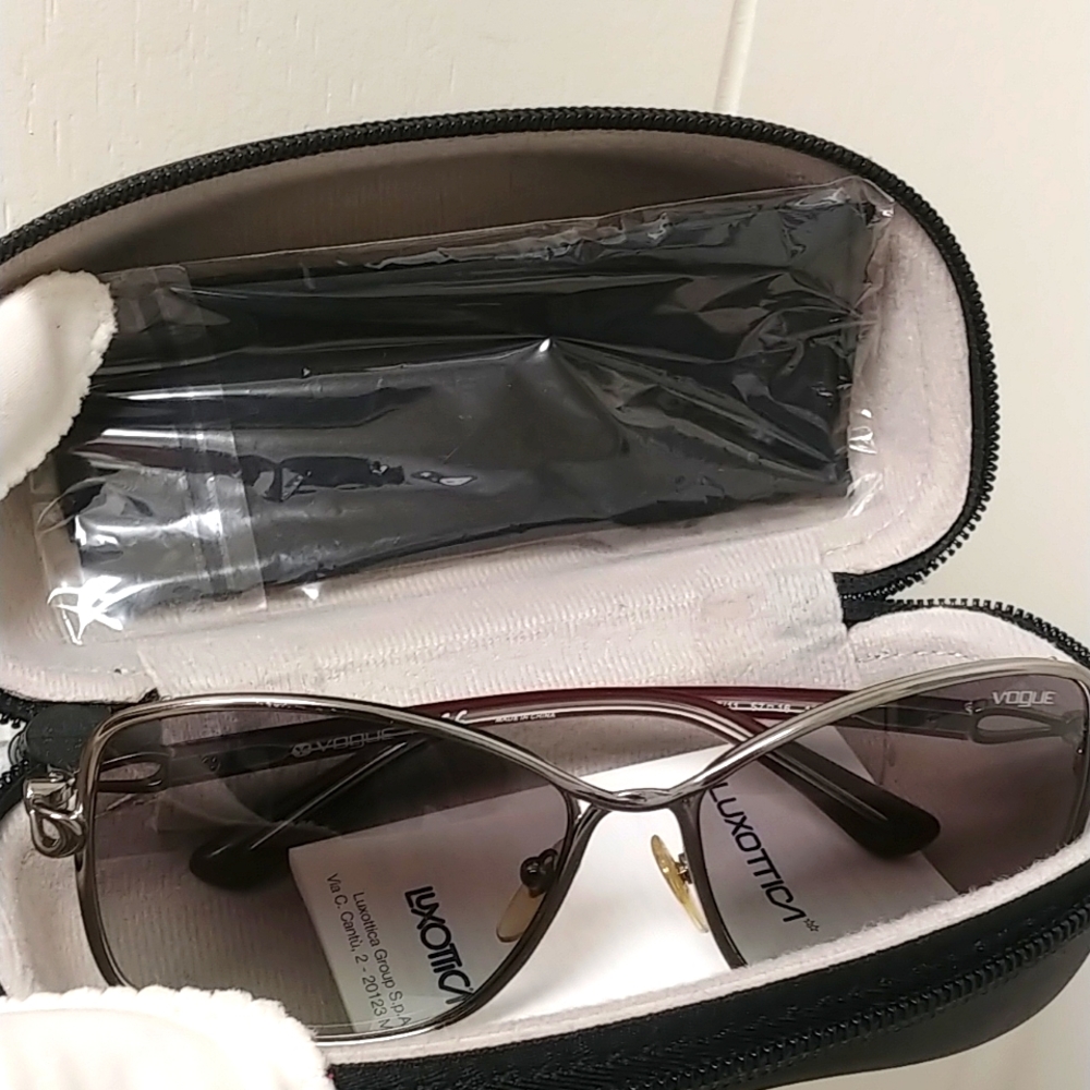 Vogue Large Sunglasses Silver & Red Frames - Picture 7 of 8